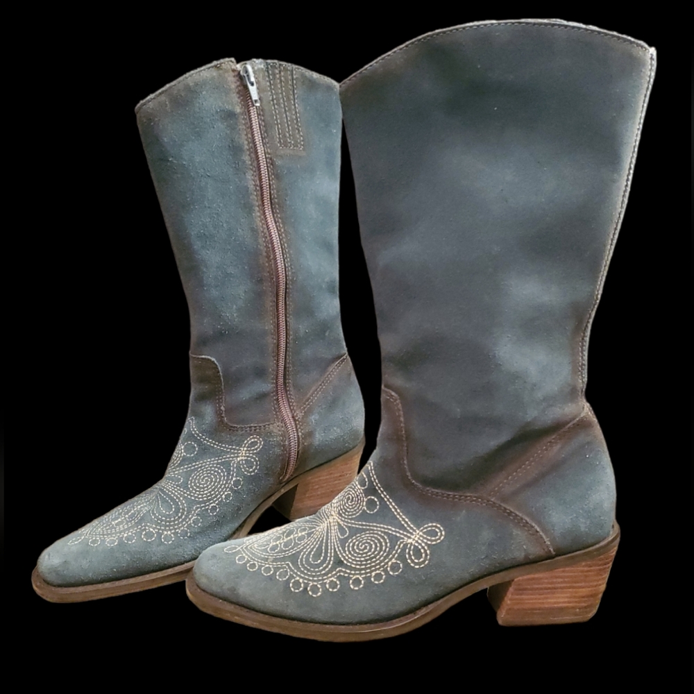 Prairie cowgirl genuine suede western boots. Dusty blue.